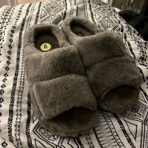 NEVER WORN UGG MENS SLIPPER SLIDE